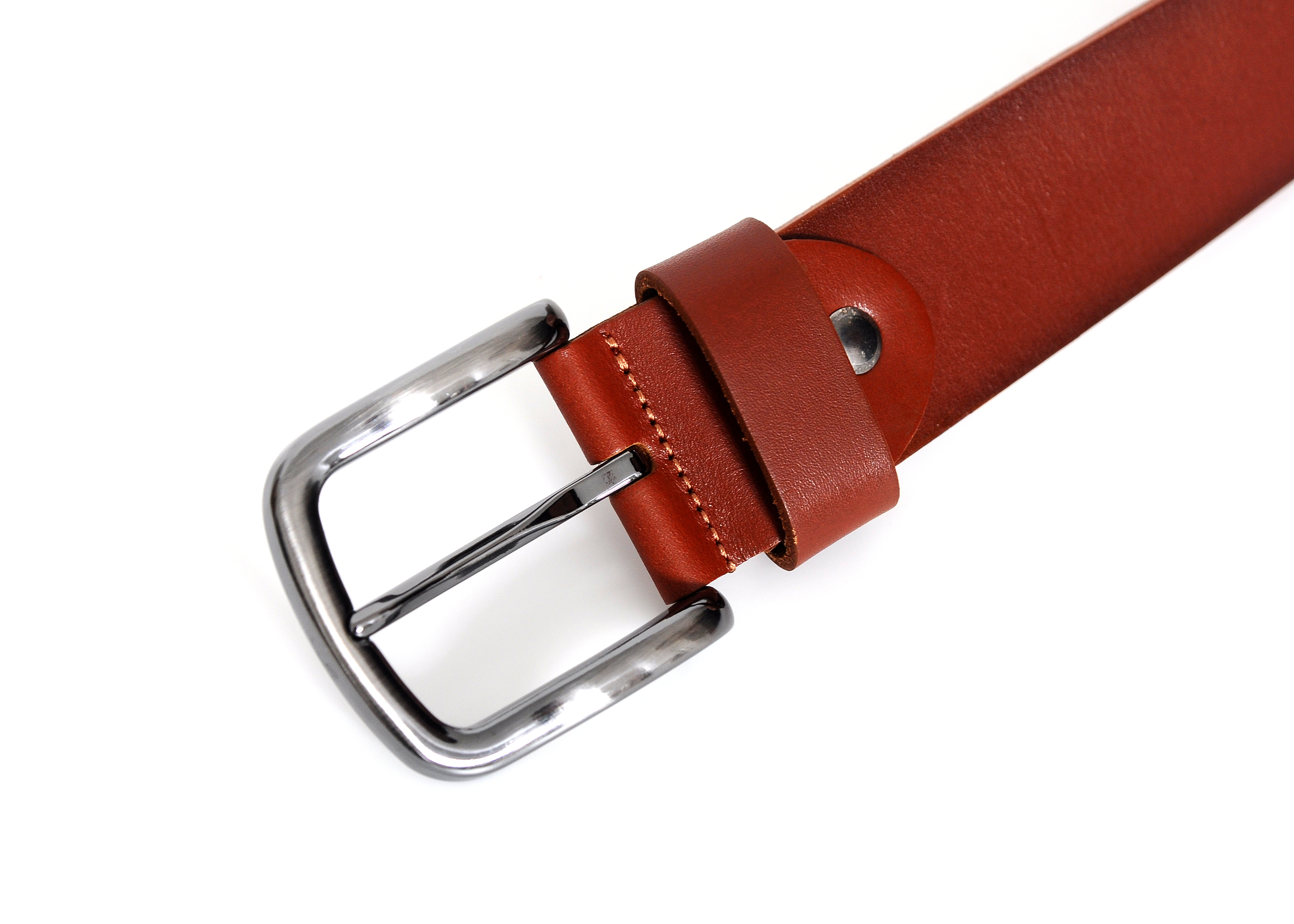 Everest Tan Leather Men Belt showcasing premium tan leather and nickel-free buckle, elegantly designed for versatile wear.