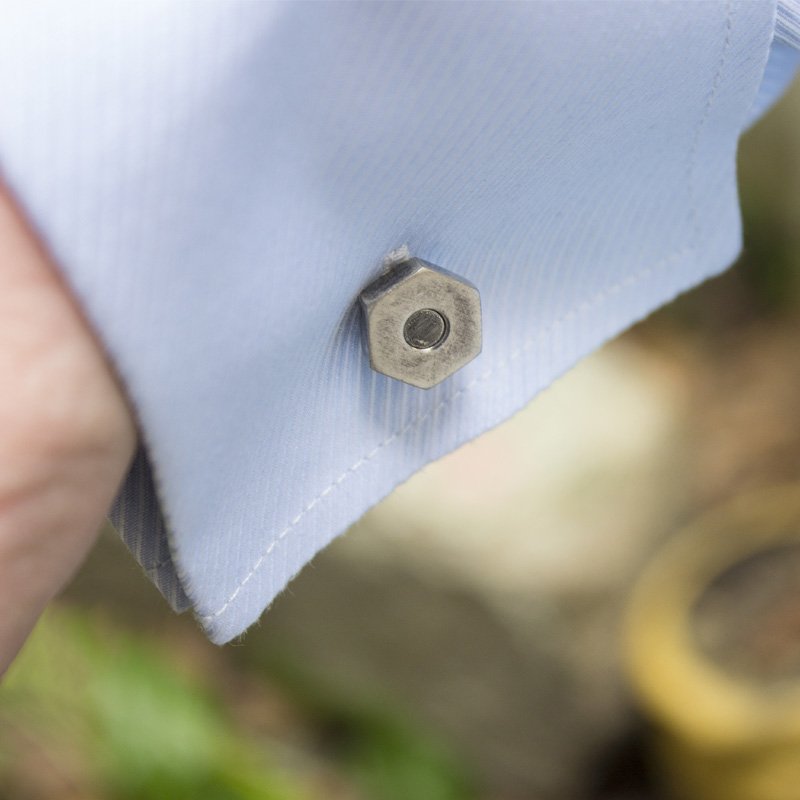 Agonal Screw Cufflinks made of stainless steel with a rhodium plated finish, featuring a unique screw design, presented in a stylish gift box.