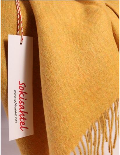 Luxurious yellow plaid made from 100% alpaca wool, showcasing its soft texture and elegant design, perfect for autumn and winter.