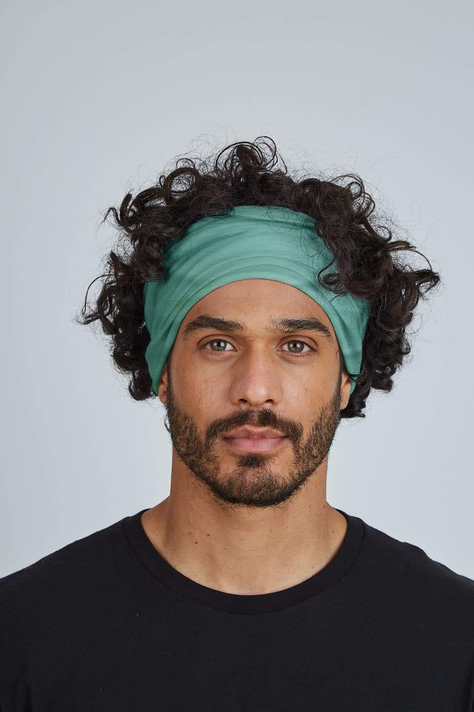 Aquamarine Wrap multifunctional bandana in emerald green, showcasing its seamless and breathable design.