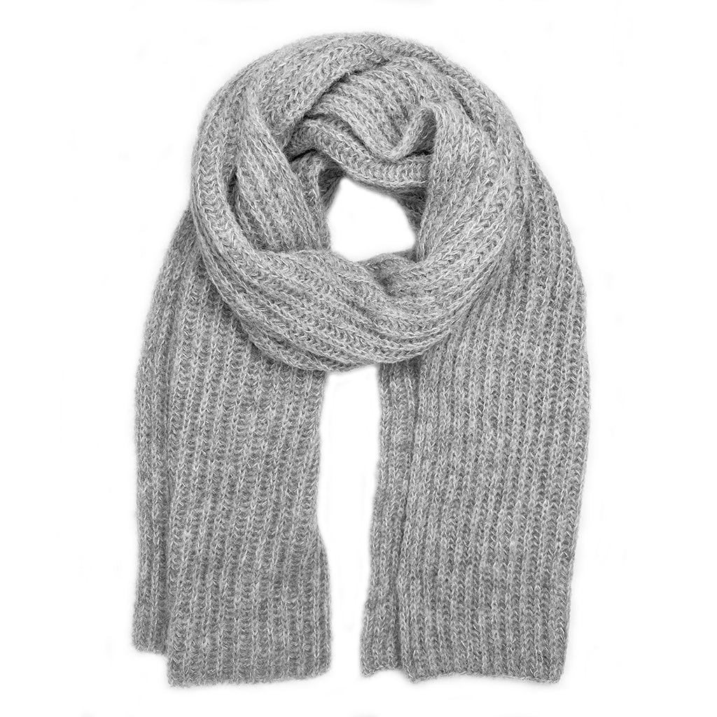 Chunky gray knit alpaca scarf, oversized and unisex, showcasing its soft texture and unique hand-loomed design.