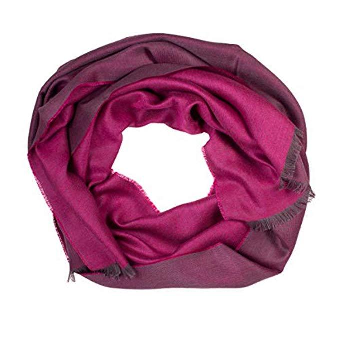 Elegant fuchsia shawl made of 70% baby alpaca and 30% silk, showcasing its luxurious texture and vibrant color.