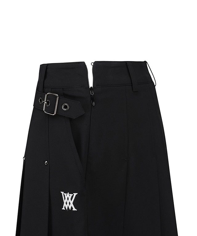 ANEW Golf Women's Buckle Decoration Pleats Skirt in Black, featuring pleats and buckle details for a stylish look.