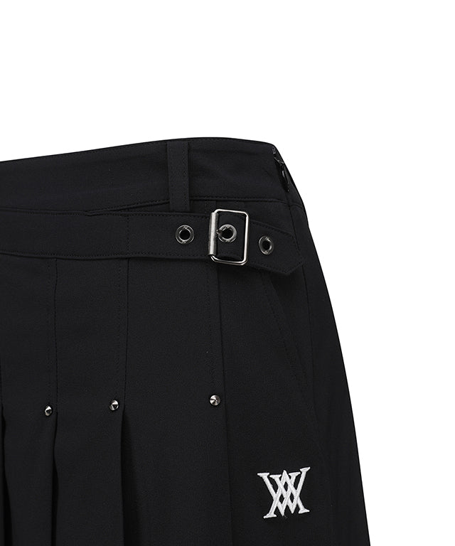 ANEW Golf Women's Buckle Decoration Pleats Skirt in Black, featuring pleats and buckle details for a stylish look.