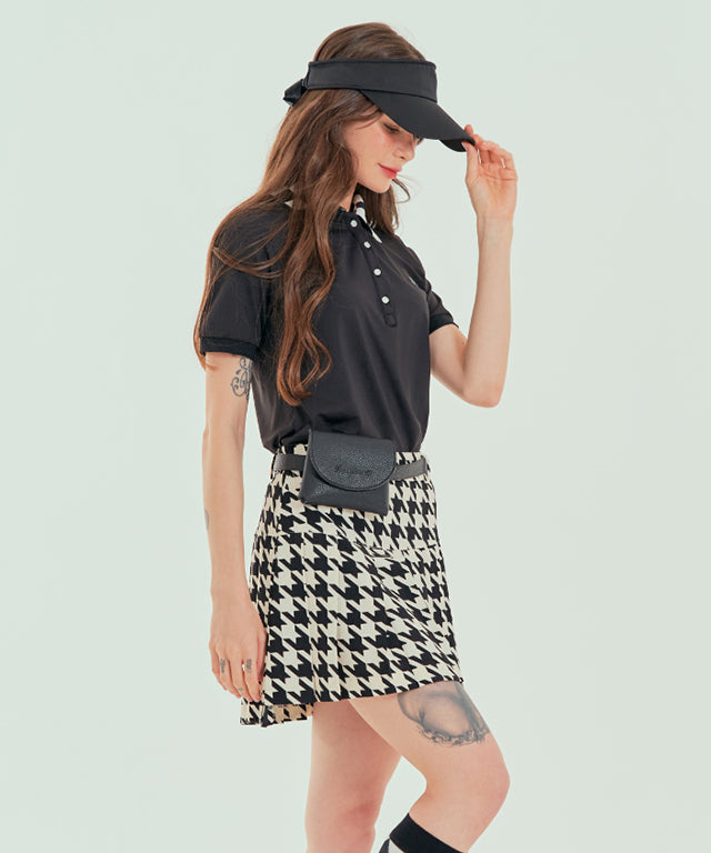 BENECIA 12 Big Hound Check Skirt featuring a pleated design and functional shorts, perfect for spring and fall.