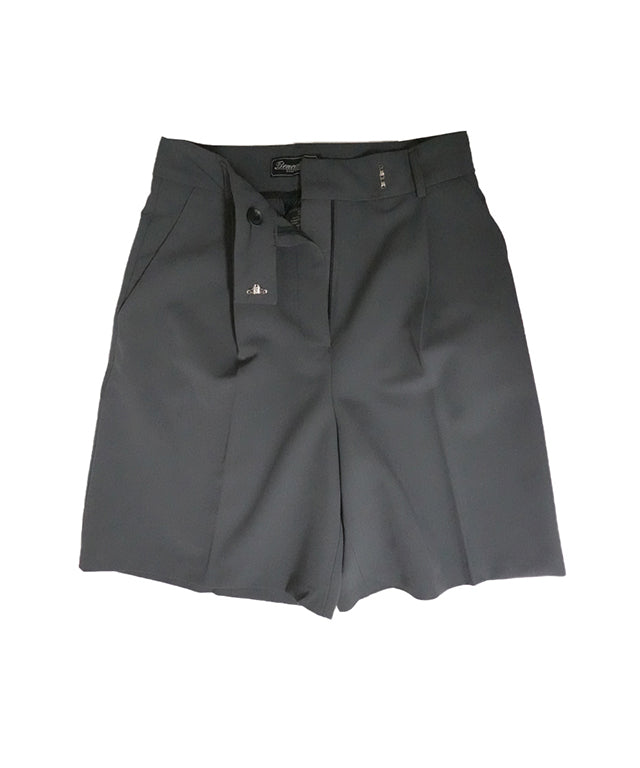 BENECIA 12 Butter Bermuda Shorts in Gray, showcasing a relaxed fit and stylish design suitable for all body types.