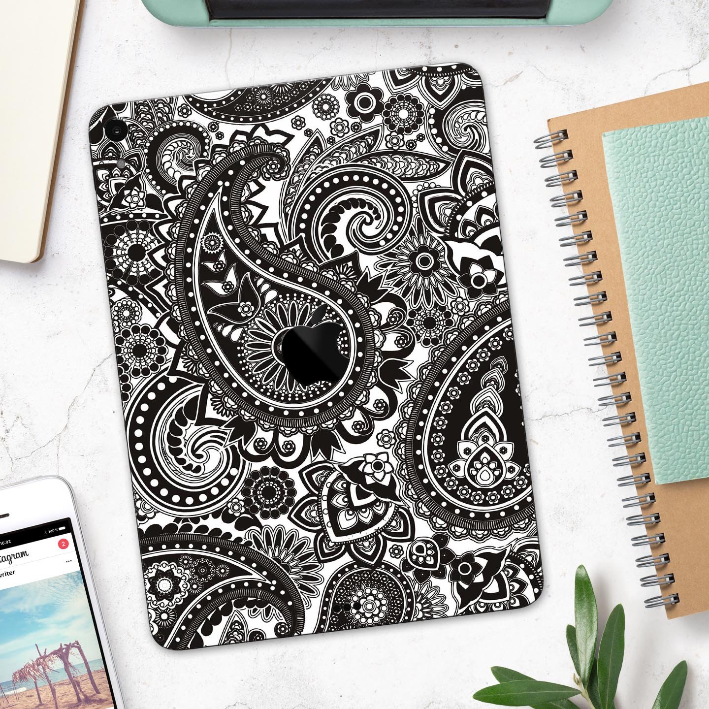 Black & White Paisley Pattern V1 skin decal for Apple devices, showcasing intricate paisley design and premium finish.