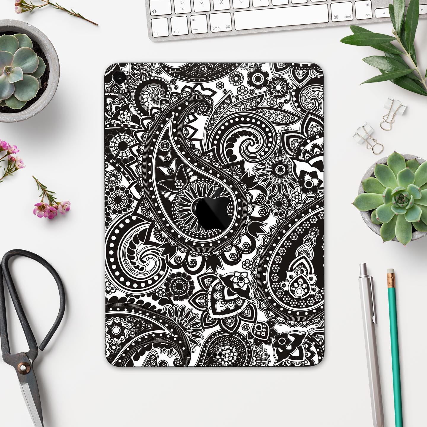 Black & White Paisley Pattern V1 skin decal for Apple devices, showcasing intricate paisley design and premium finish.