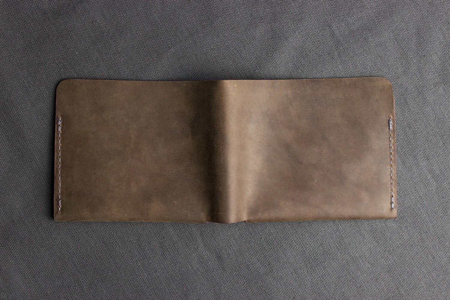 Buck Bifold wallet made of premium cowhide leather with six card slots and a smooth finish.