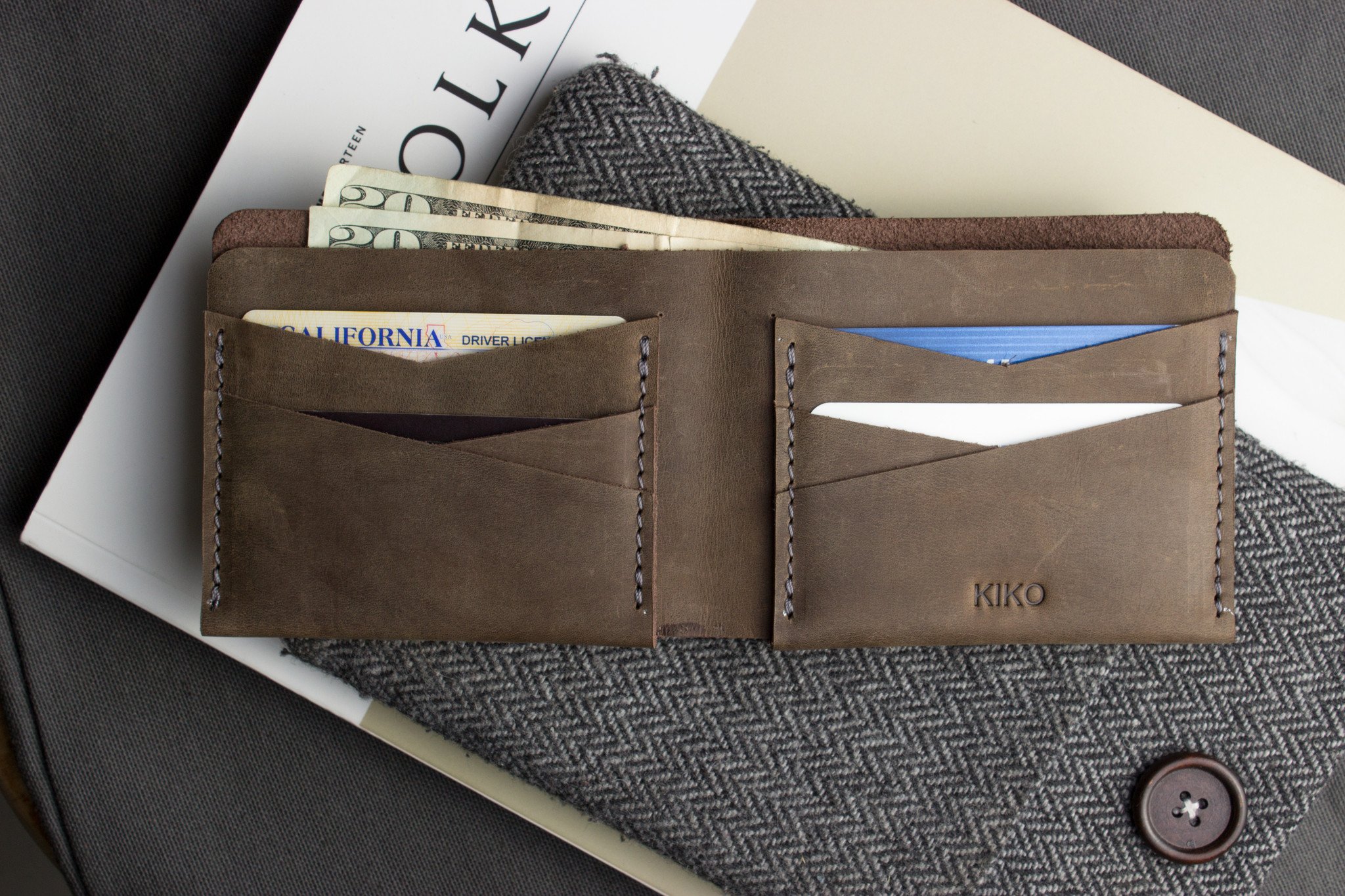 Buck Bifold wallet made of premium cowhide leather with six card slots and a smooth finish.