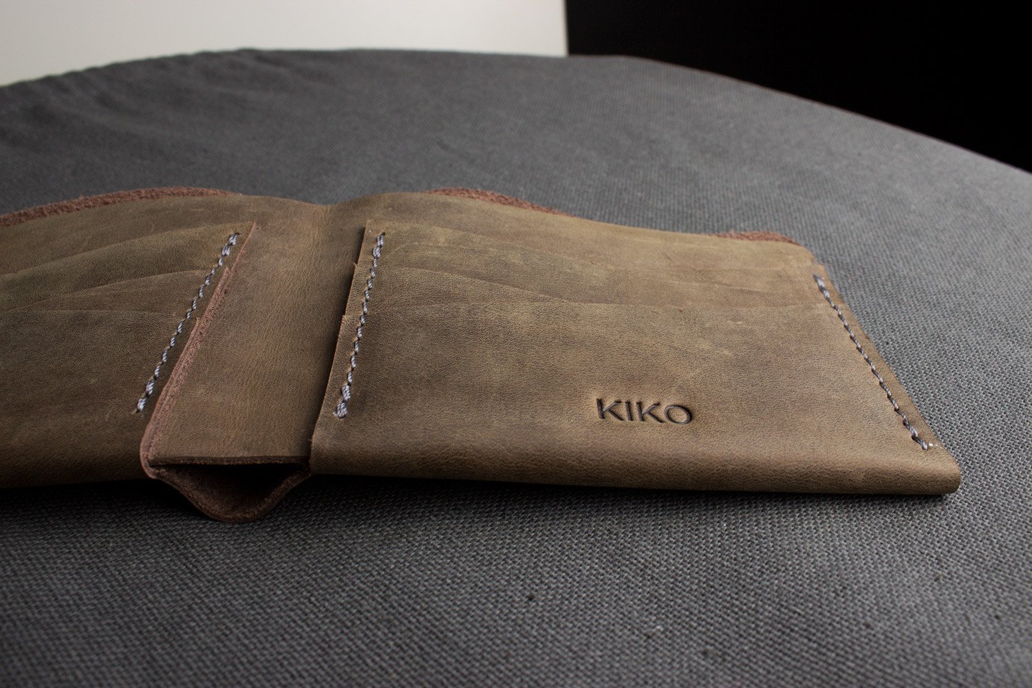 Buck Bifold wallet made of premium cowhide leather with six card slots and a smooth finish.