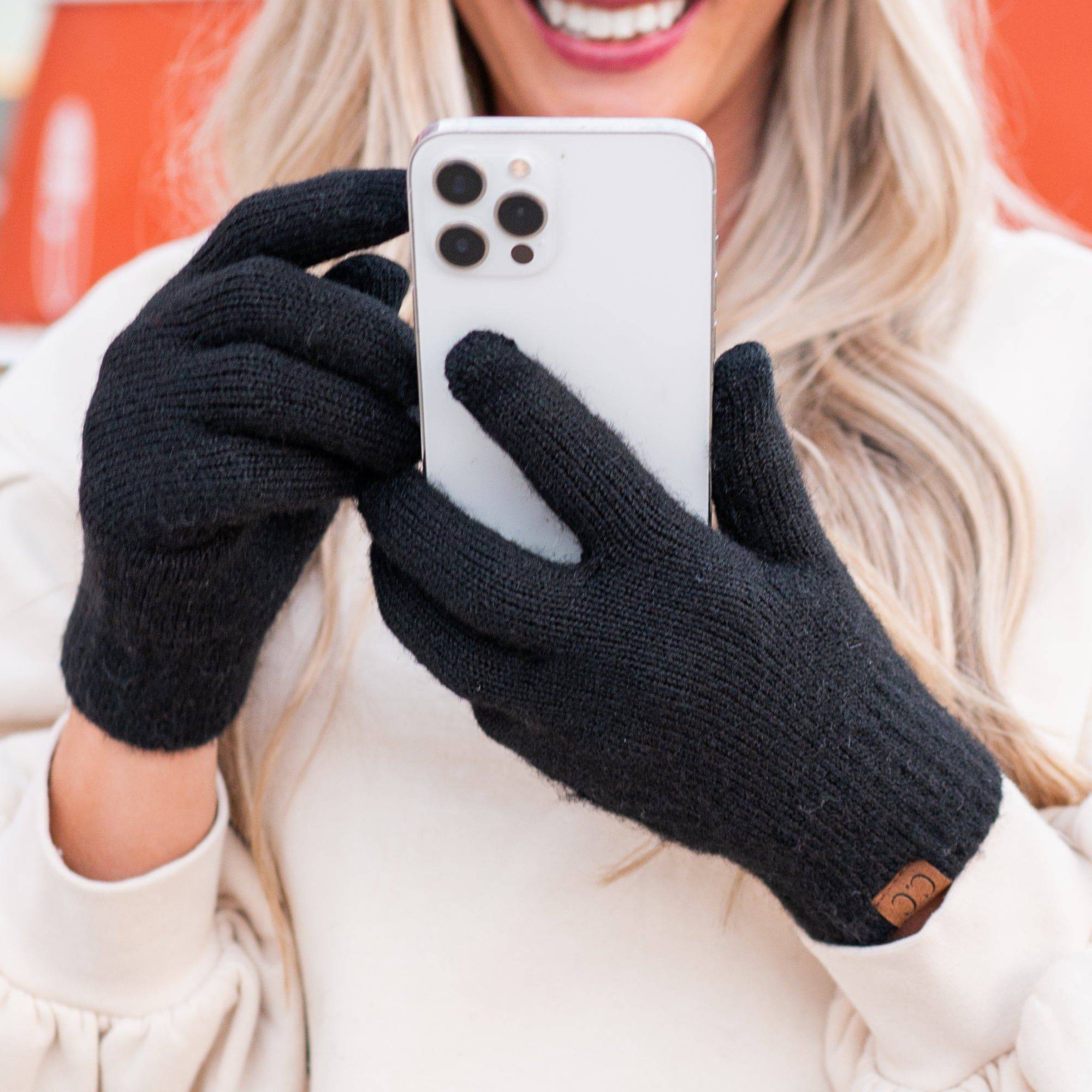 CC Gloves Heather Classic made from recycled yarn, featuring touchscreen compatible fingertips and stylish design.