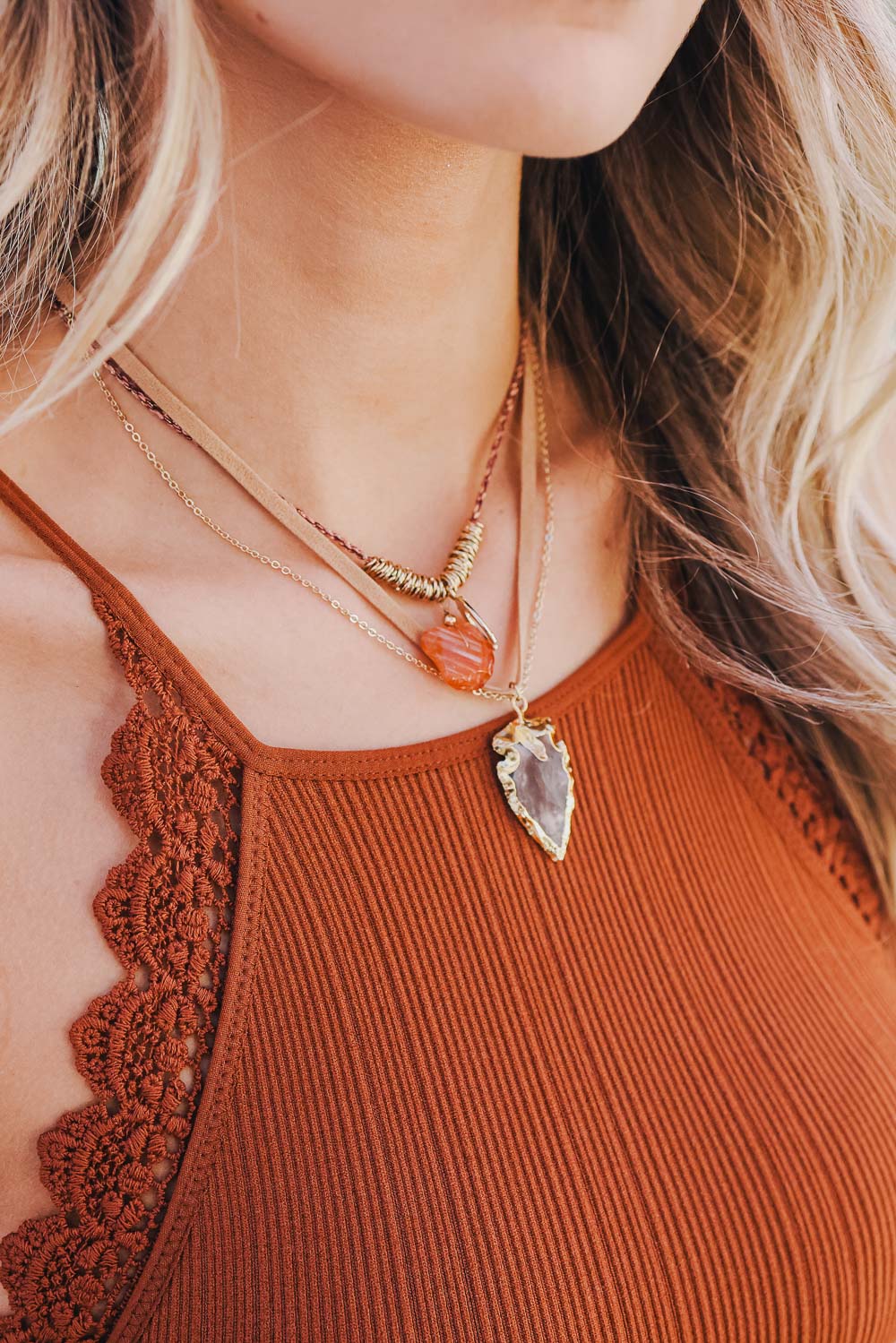 Carnelian and brown agate suede necklace with gold chain, showcasing vibrant gemstones and bohemian style.