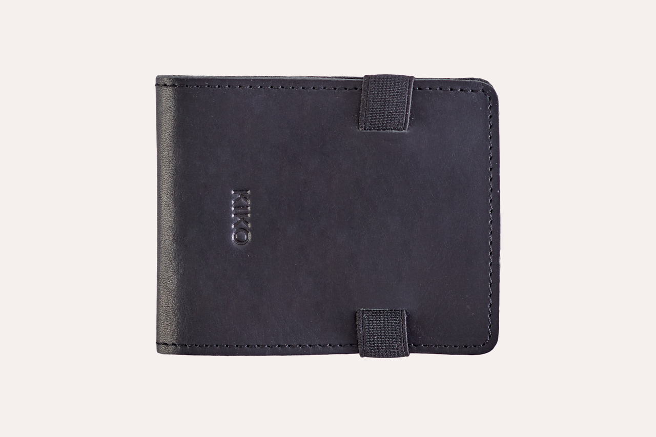 Cash Fold wallet featuring internal and external card slots with elastic closure, designed for style and convenience.