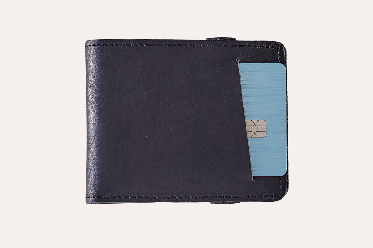 Cash Fold wallet featuring internal and external card slots with elastic closure, designed for style and convenience.