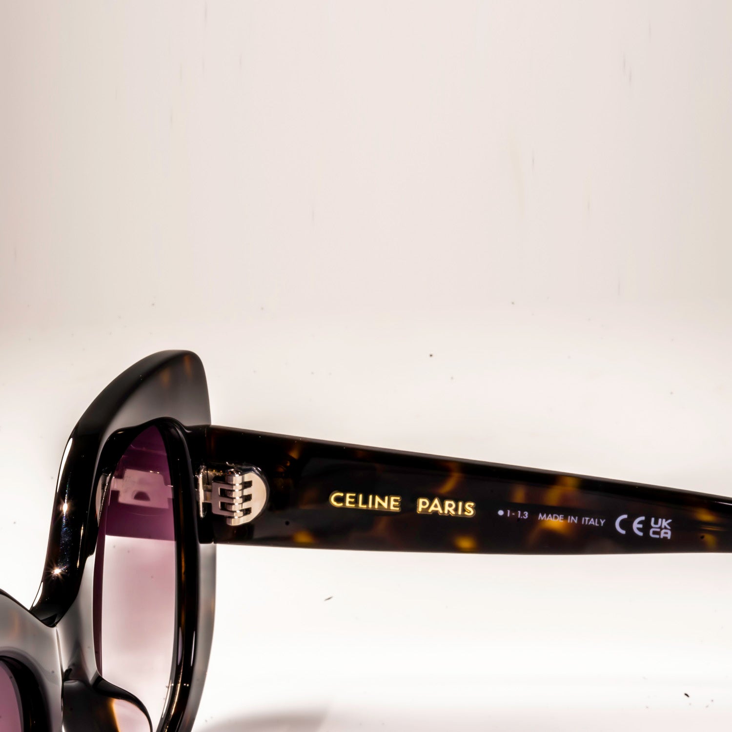 Celine CL40226U Sunglasses featuring a full rim square frame made of acetate, showcasing stylish design and quality craftsmanship.