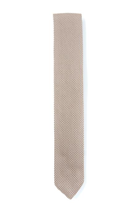 Champagne knitted tie with a pointed end, showcasing its elegant texture and 6cm width.