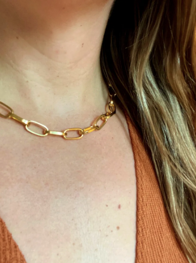 A stylish chunky chain necklace with bold links, perfect for enhancing any outfit.