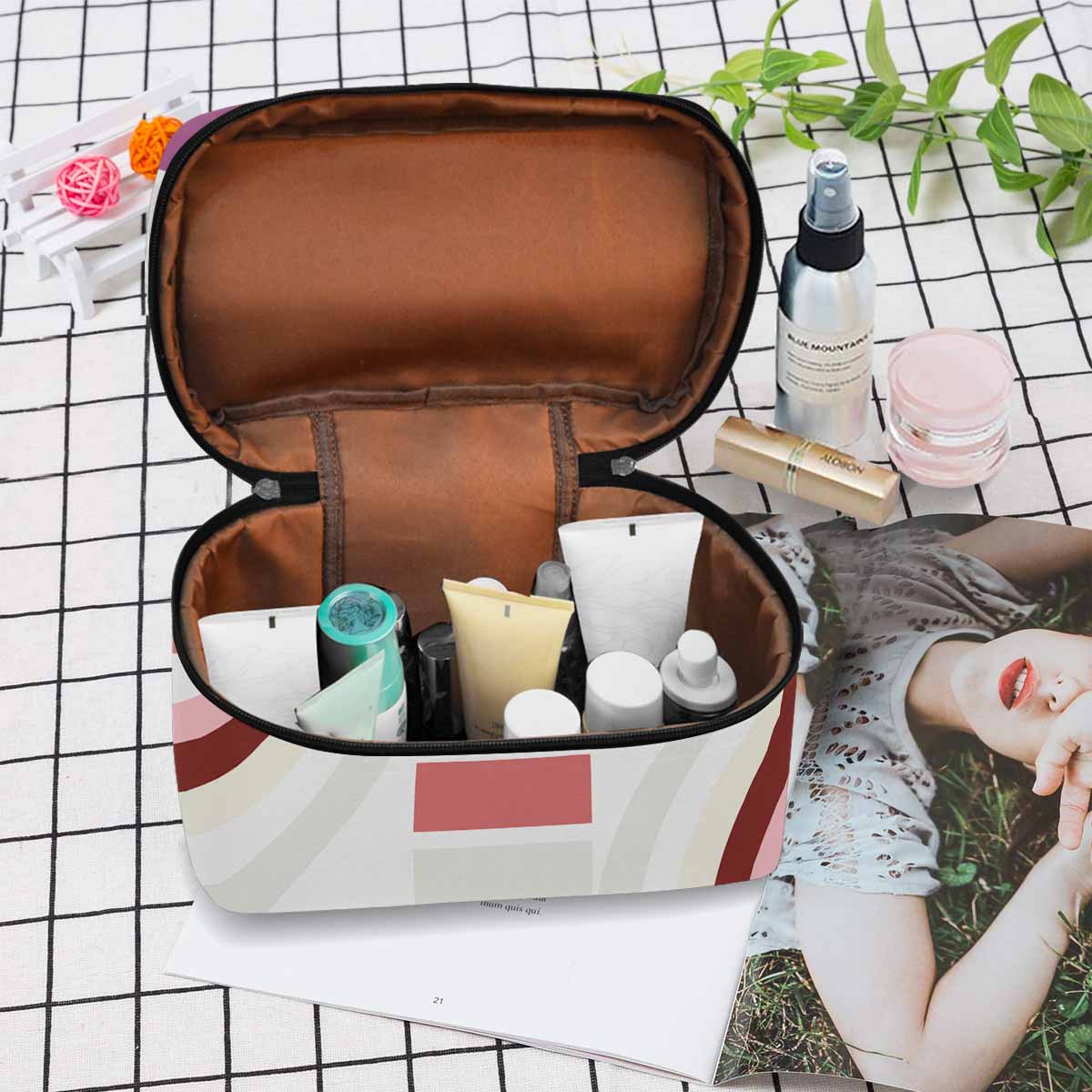 Stylish cosmetic bag with multiple compartments, made of durable water-resistant material, perfect for organizing beauty essentials.