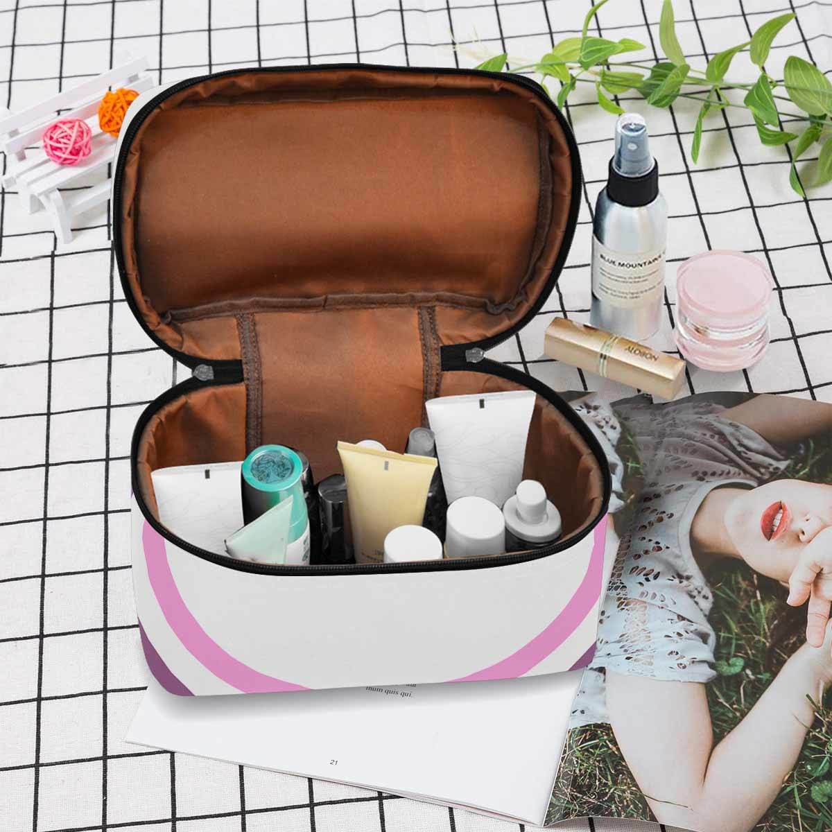 Stylish cosmetic bag with multiple compartments, perfect for organizing beauty essentials.