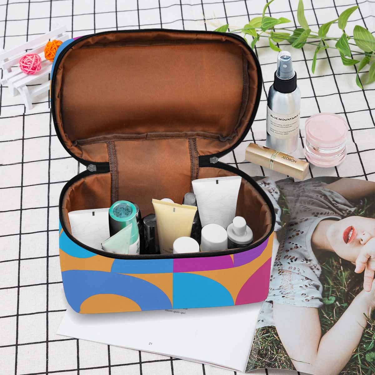 Stylish cosmetic bag with multiple compartments and a secure zipper closure, perfect for organizing beauty essentials.