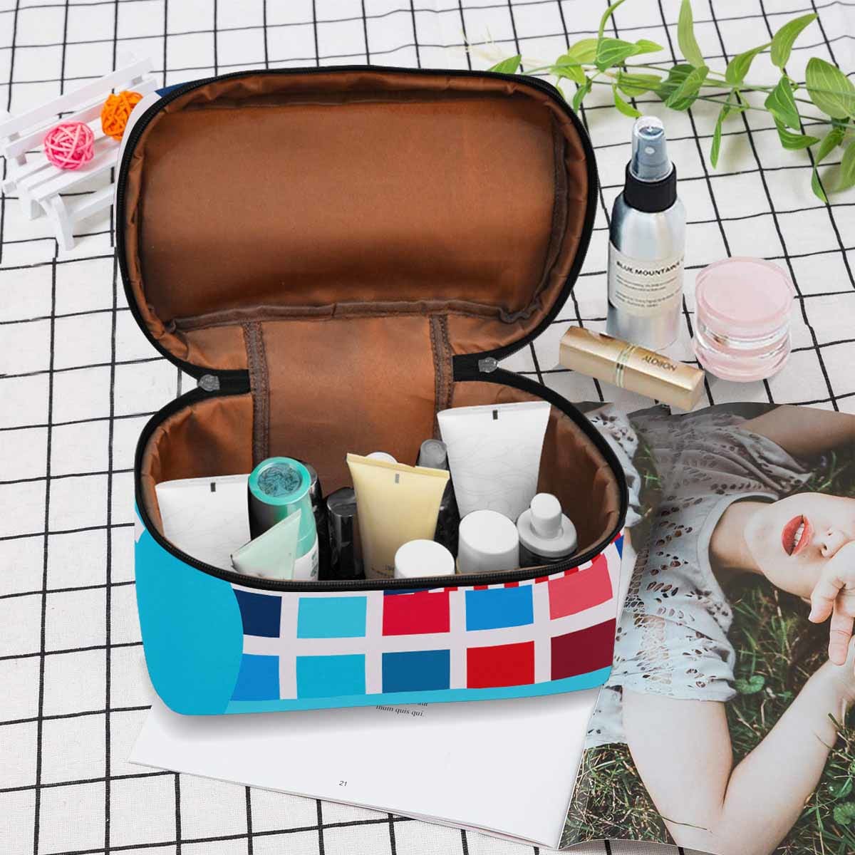 Stylish cosmetic bag with multiple compartments, made of durable water-resistant material, perfect for organizing beauty essentials.