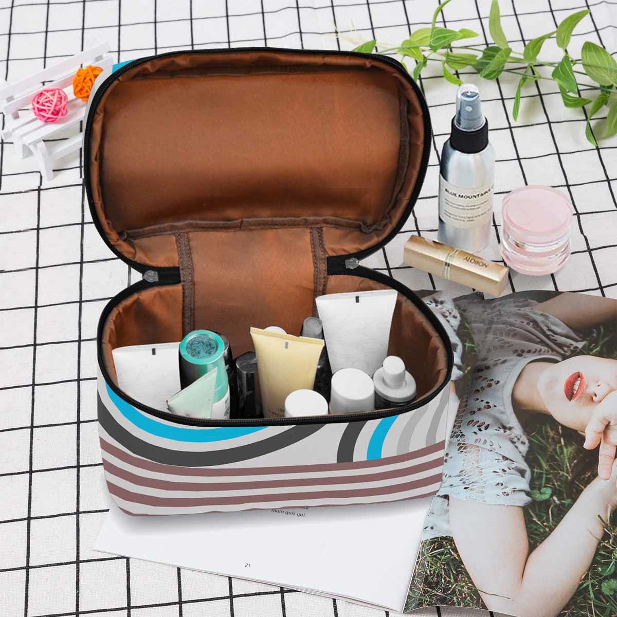 Stylish cosmetic bag in a chic design, showcasing multiple compartments and a secure zipper closure, perfect for organizing beauty essentials.