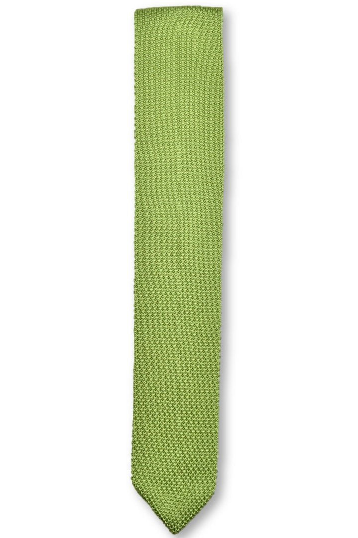 Emerald knitted tie with a pointed end, showcasing its vibrant color and textured fabric.