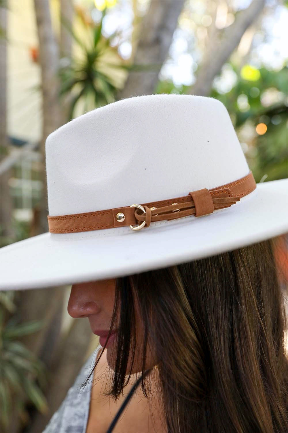 A stylish Flat Brim Buckle Hat featuring a flat brim and elegant buckle detail, made from soft polyester fabric.