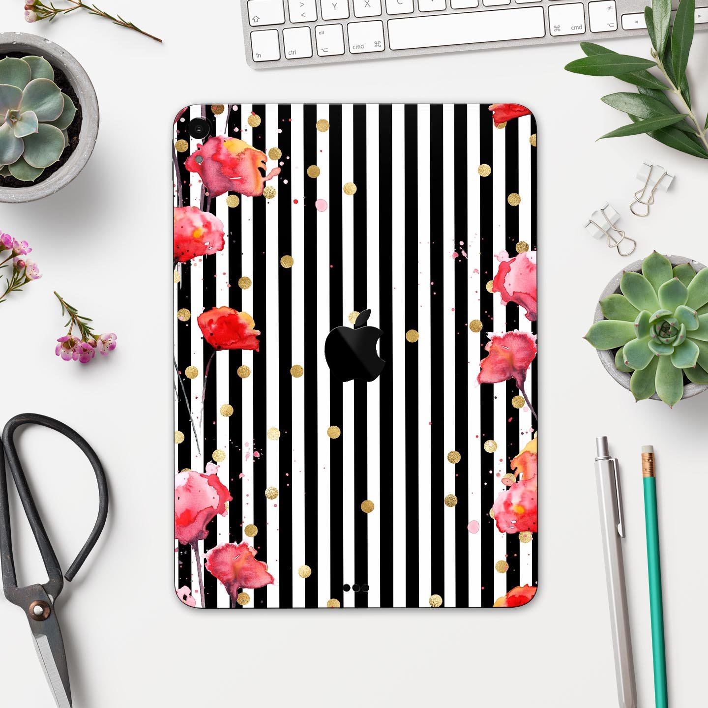 Karamfila Watercolo Poppies V28 full-body skin decal for Apple devices, featuring vibrant poppy design and premium 3M materials.