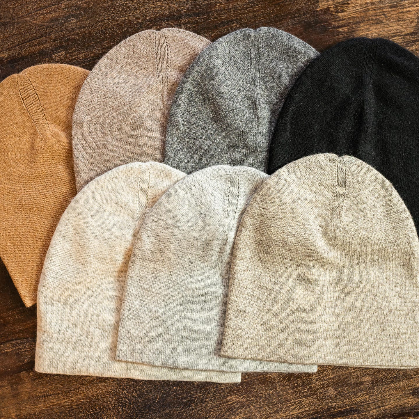 Luxuriöse Kaschmirmütze Beanie in braun, handgewebt aus 100% Kaschmir, leicht und warm, unisex Design.