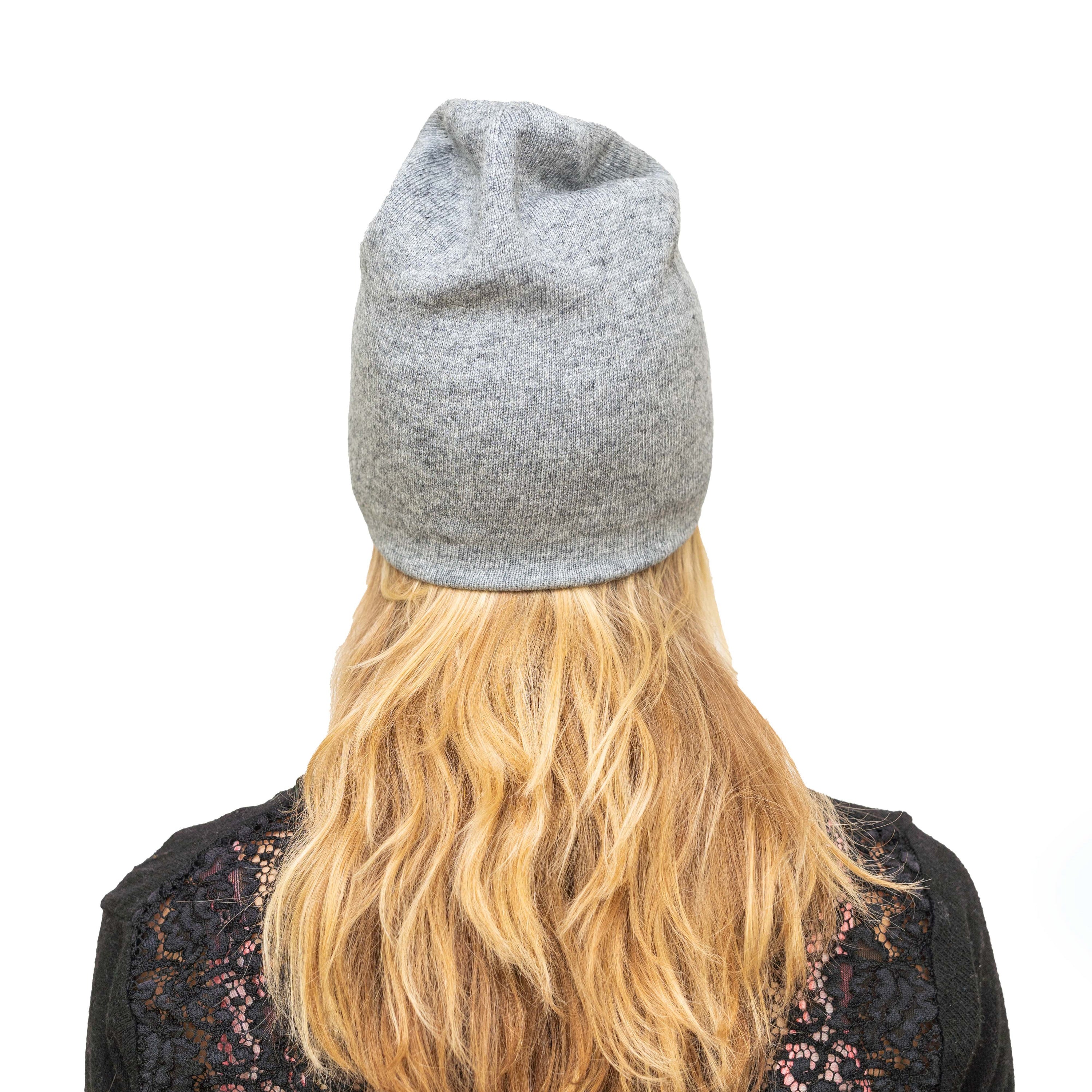 Elegante graue Kaschmirmütze Beanie, handgewebt in Nepal, aus 100% Kaschmir, leicht und warm.