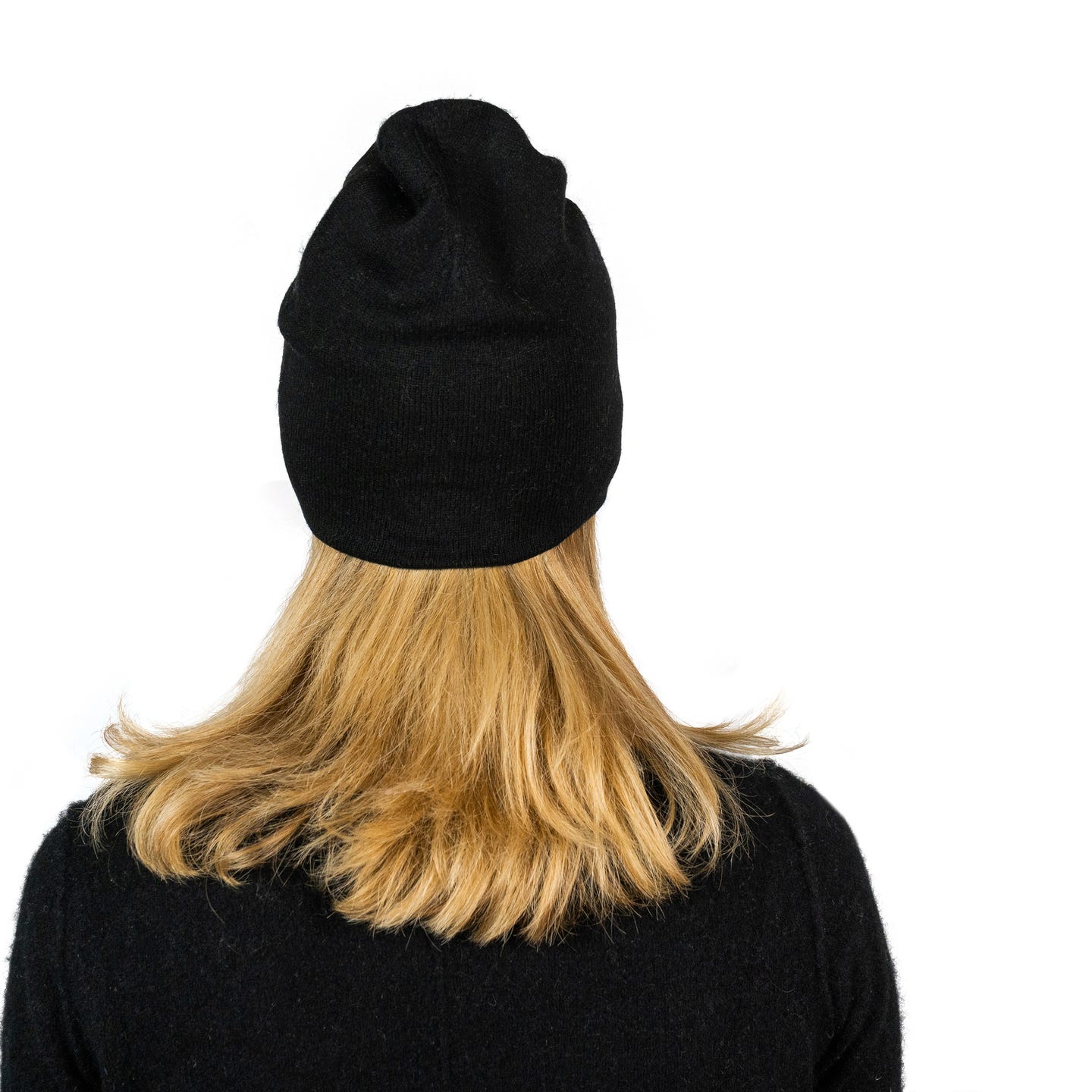 Schwarze Kaschmirmütze Beanie, handgewebt aus 100% Kaschmir, leicht und elegant.