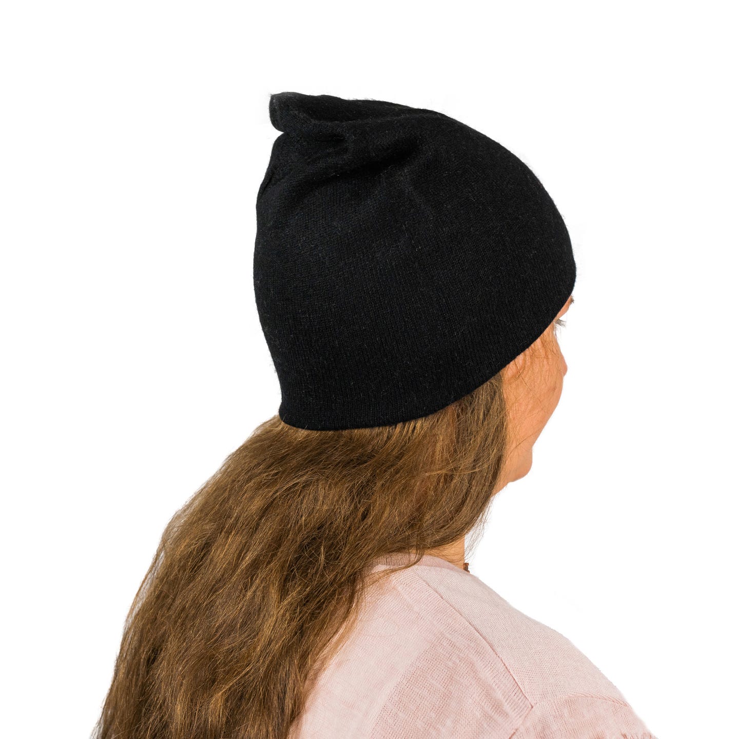 Schwarze Kaschmirmütze Beanie, handgewebt aus 100% Kaschmir, leicht und elegant.