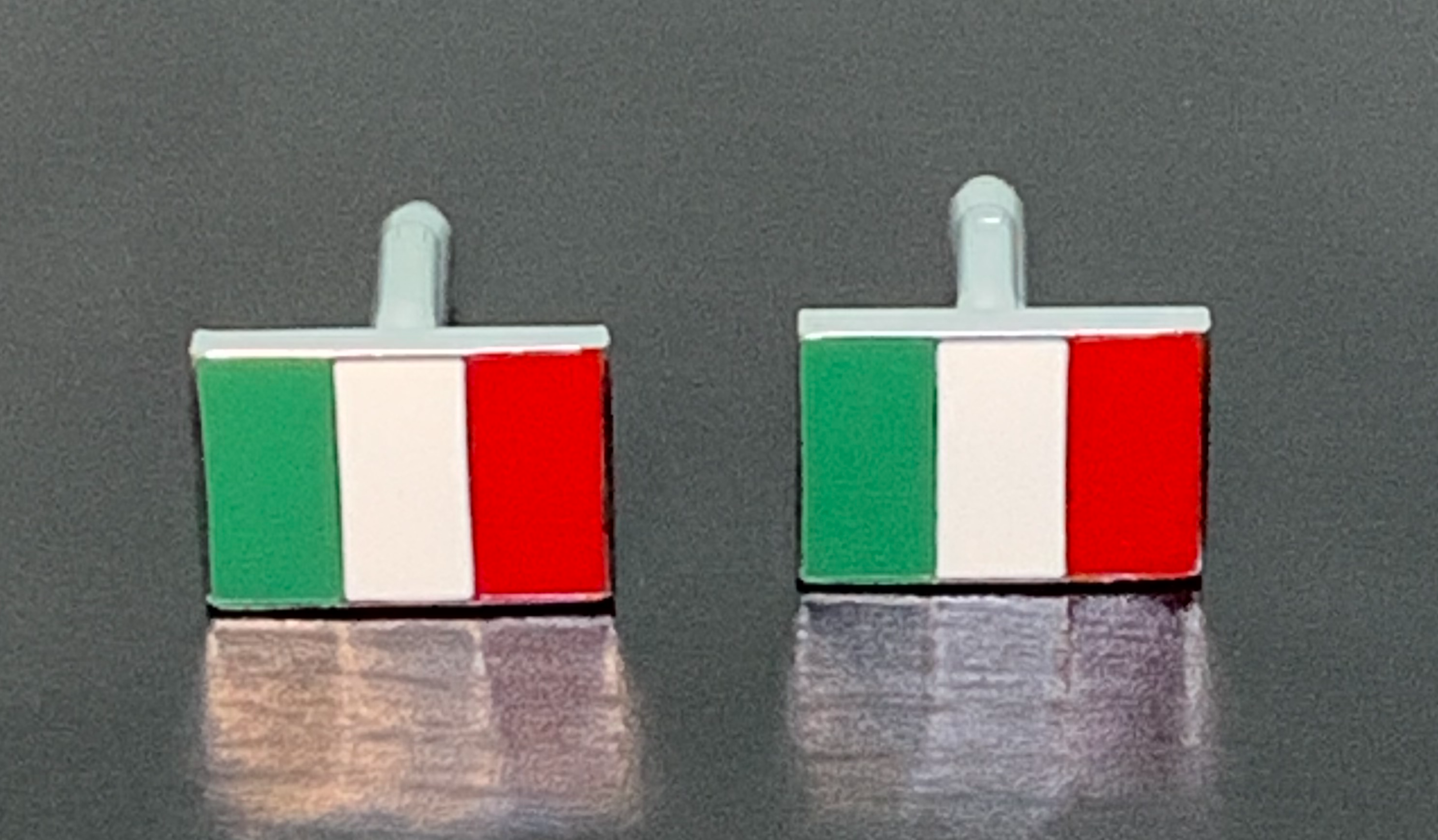 La Dolce Vita Cufflinks featuring the Italian flag design, perfect for stylish gentlemen.