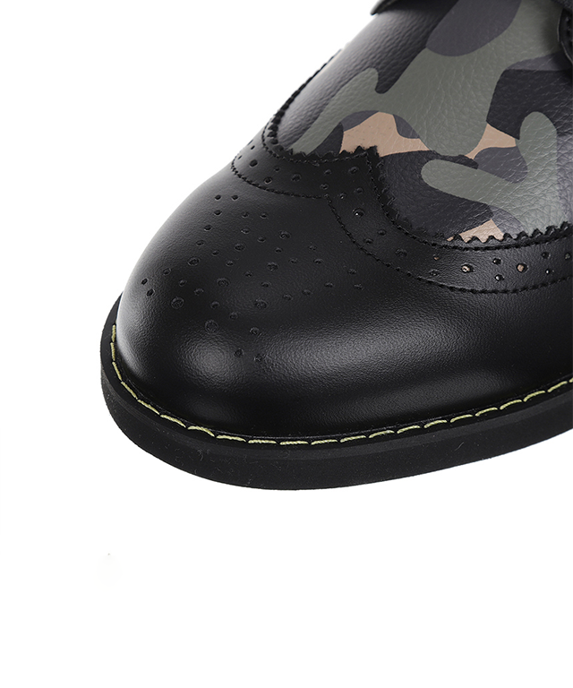 Men's black camo wingtip brogue shoes featuring natural cowhide leather and synthetic leather accents, showcasing a stylish design.