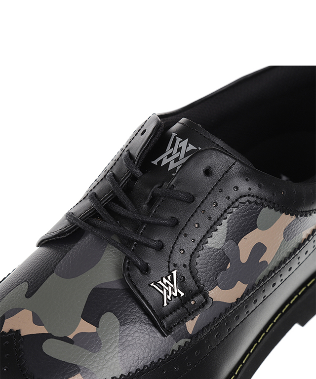 Men's black camo wingtip brogue shoes featuring natural cowhide leather and synthetic leather accents, showcasing a stylish design.