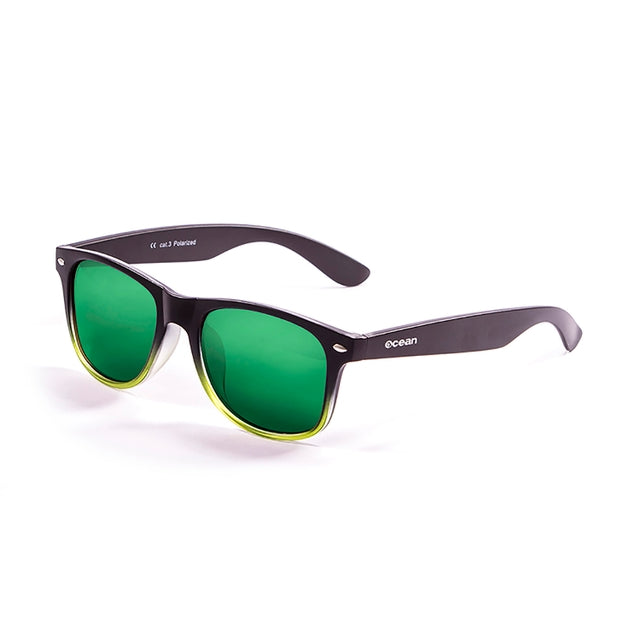 OCEAN GLASSES Beach Wayfarer 18202.118 sunglasses featuring a round full-rimmed black plastic frame, ideal for beach outings.