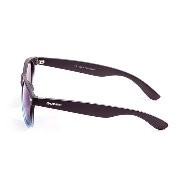 OCEAN GLASSES Beach Wayfarer 18202.119 sunglasses featuring a round full-rimmed black plastic frame, perfect for beach outings.