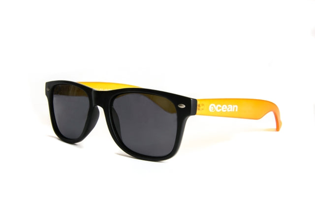 OCEAN GLASSES Beach Wayfarer 18202.23 round sunglasses with a black plastic frame, ideal for beach and outdoor activities.