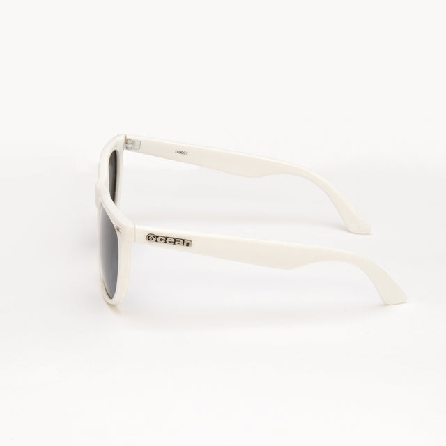 OCEAN GLASSES BLACK S BEACH 14900.3 featuring a full-rimmed round frame in white, designed for women.