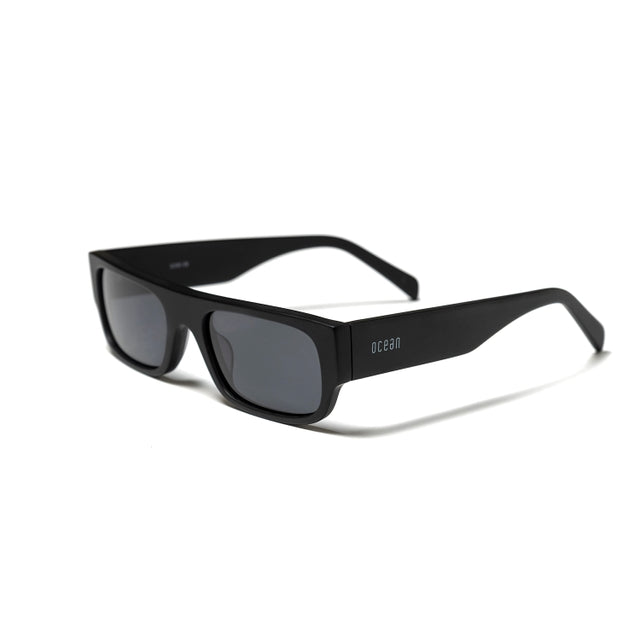 OCEAN GLASSES NEWMAN 18118.2 full-rimmed rectangular glasses in black, made from durable acetate material.