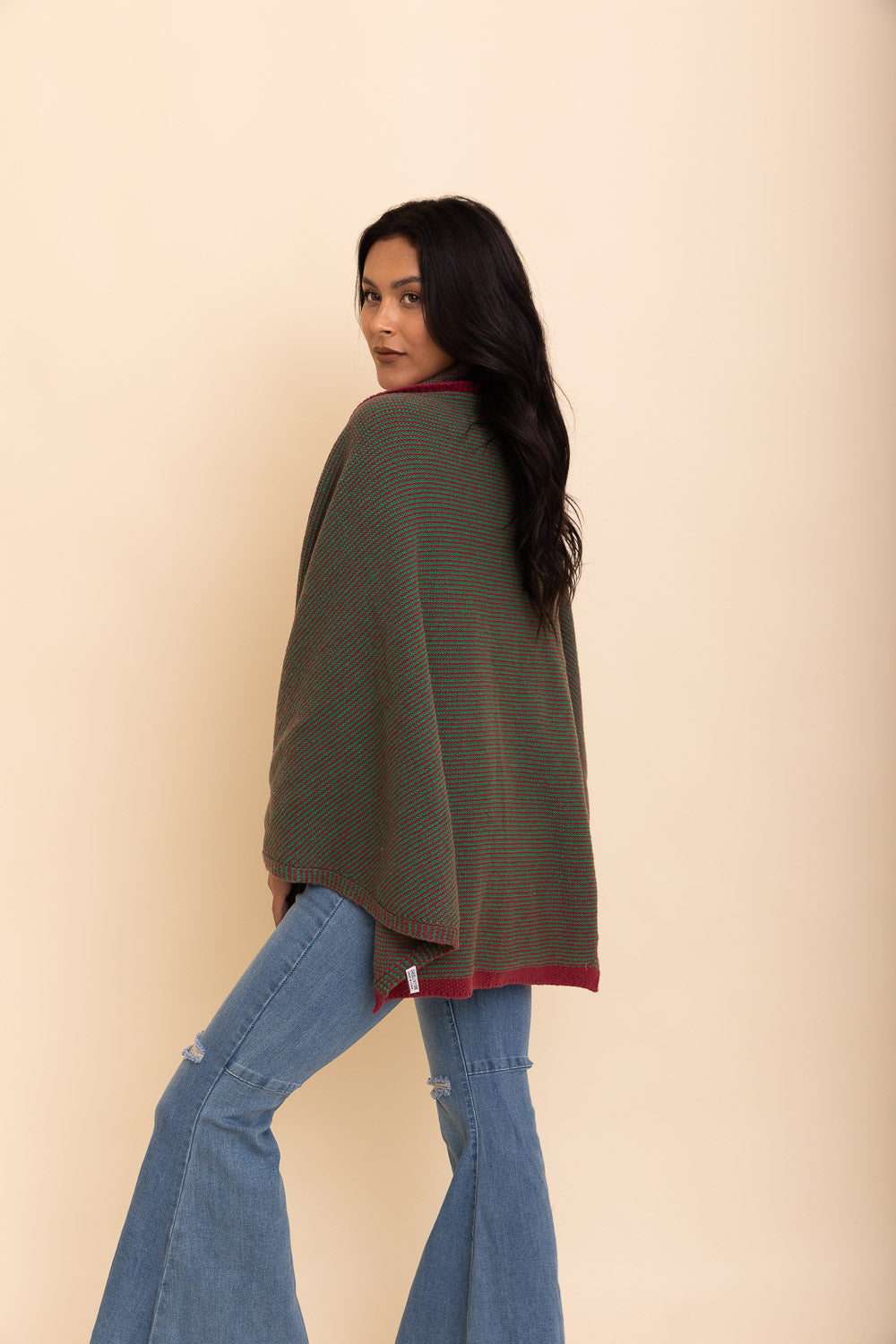 Cozy Over The Shoulder Knitted Shawl in various colors, featuring an oversized fit and pockets, perfect for stylish layering.