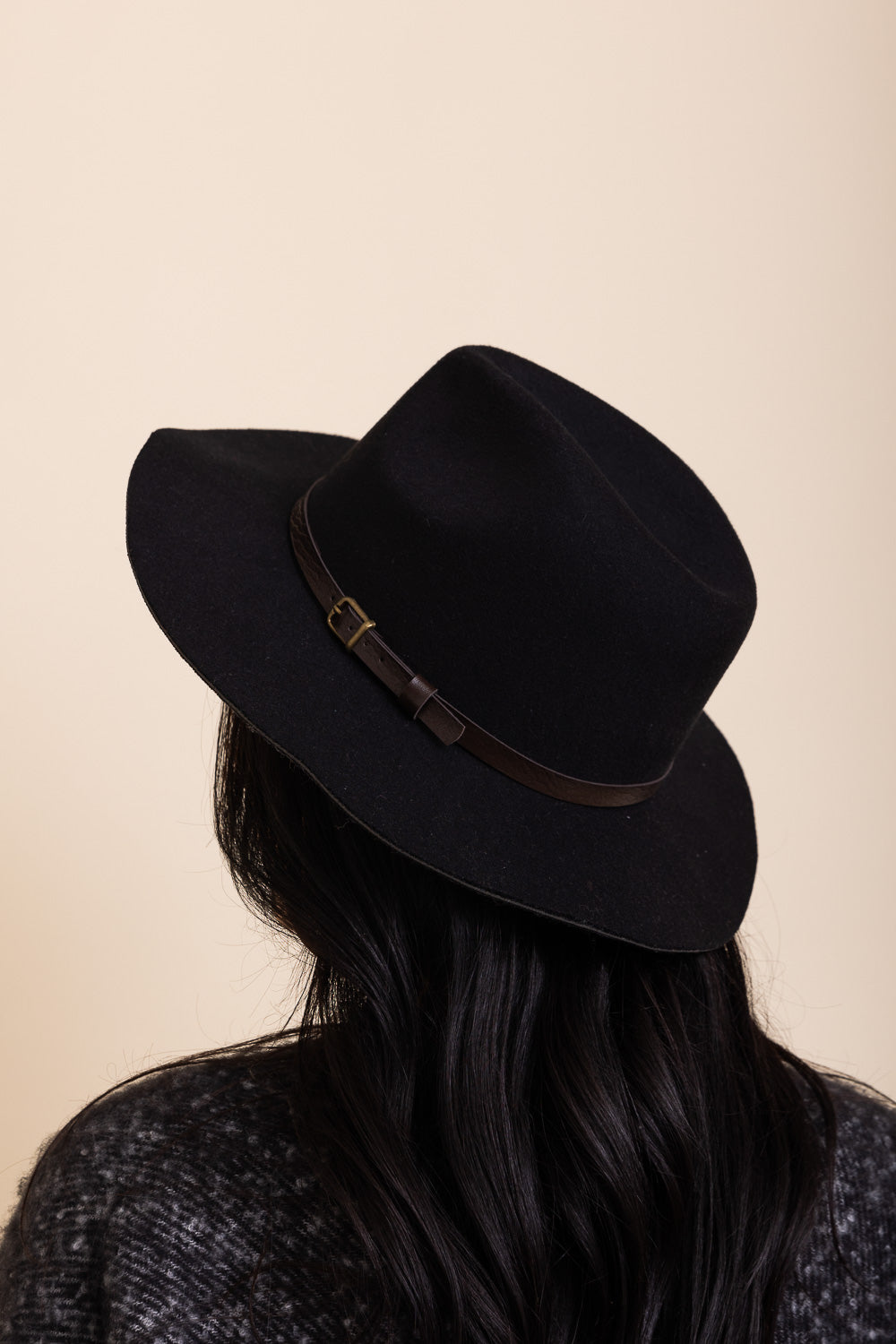 A stylish pinched front western style hat made of 100% polyester, perfect for adding flair to any outfit.