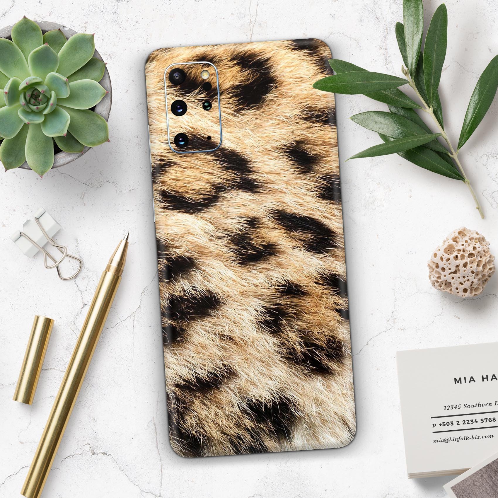 Real Cheetah Animal Print Skin-Kit for Samsung Galaxy S-Series, showcasing vibrant cheetah pattern on a sleek device.