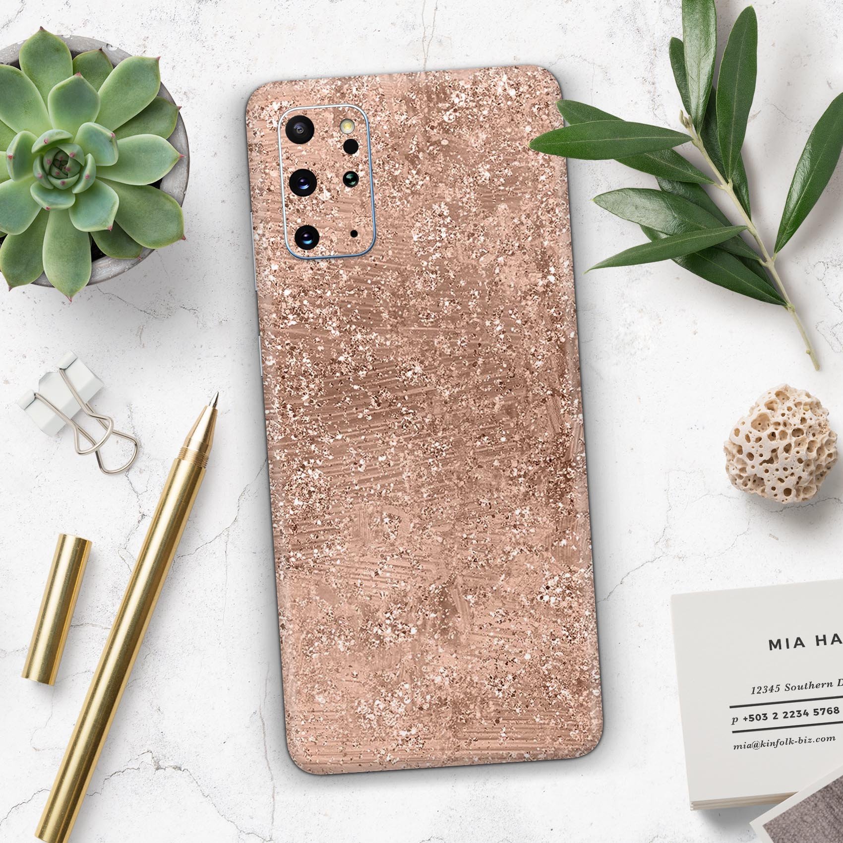 Rose Gold Scratched Skin-Kit for Samsung Galaxy S20, showcasing a stylish design with a premium vinyl finish.