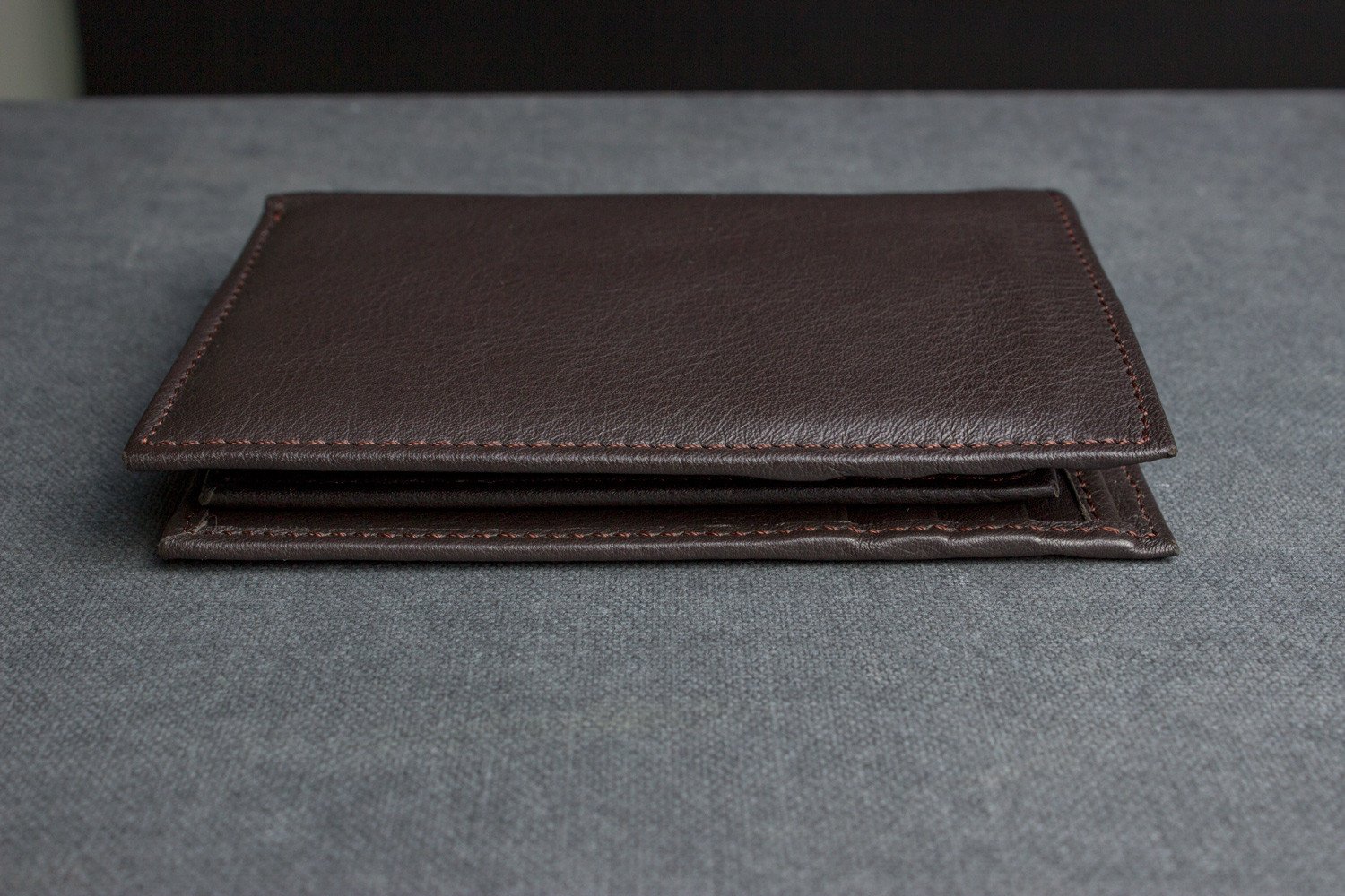 Slimfold Passcase Wallet made of butter soft full grain cowhide leather, featuring 6 card slots and a removable ID case.