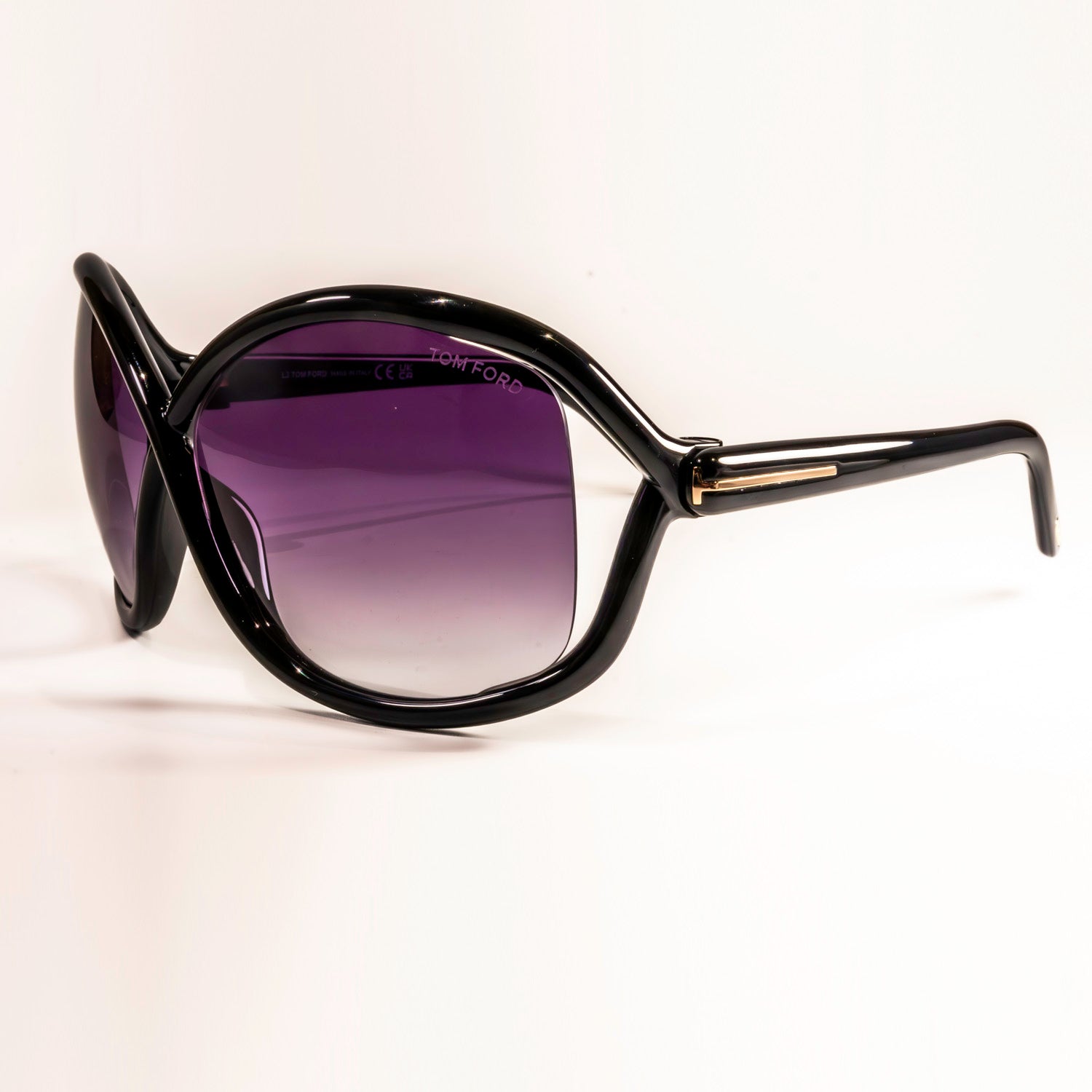 Tom Ford Bettina TF1068 full rim acetate eyeglasses in classic shape, showcasing elegant design and premium quality.