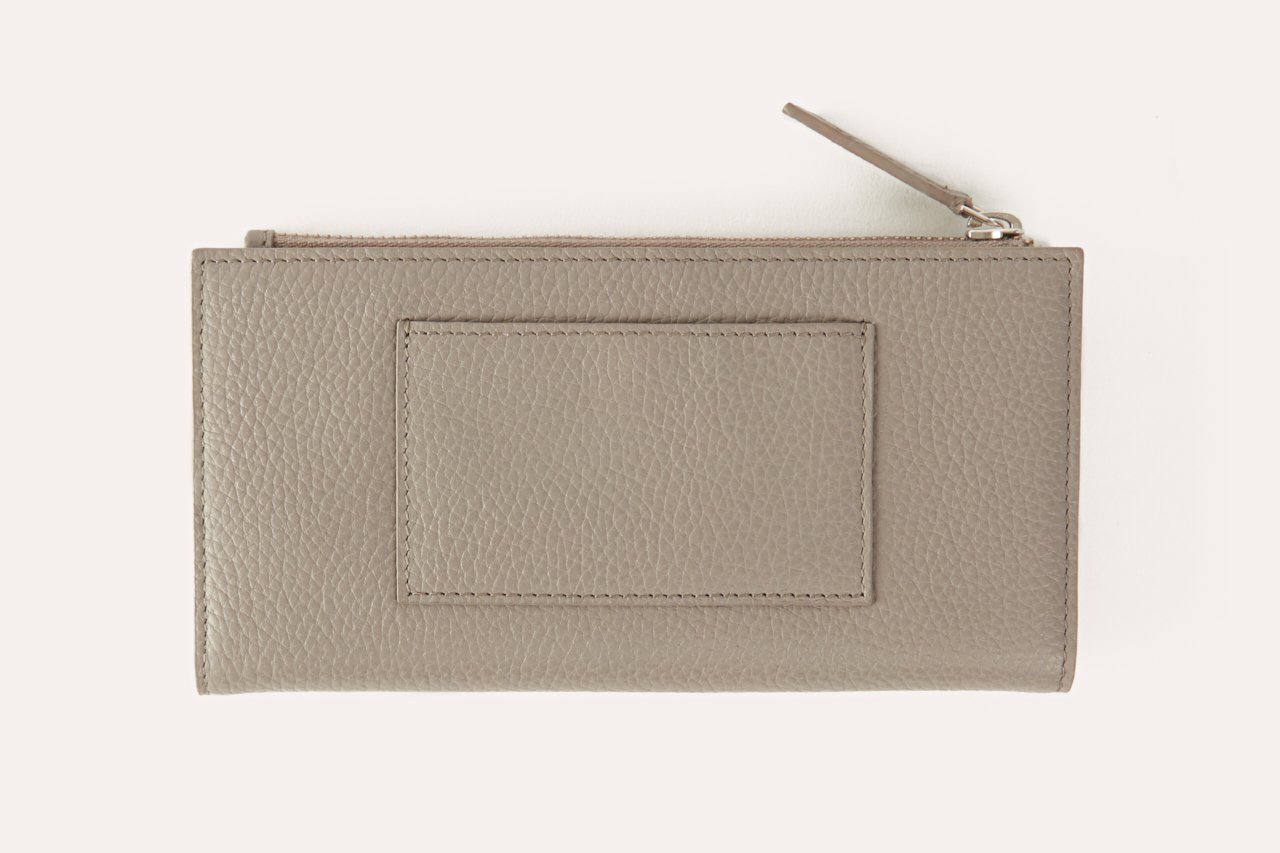 Top Zip Wallet made of genuine pebble leather with multiple card slots and a zip coin pouch.