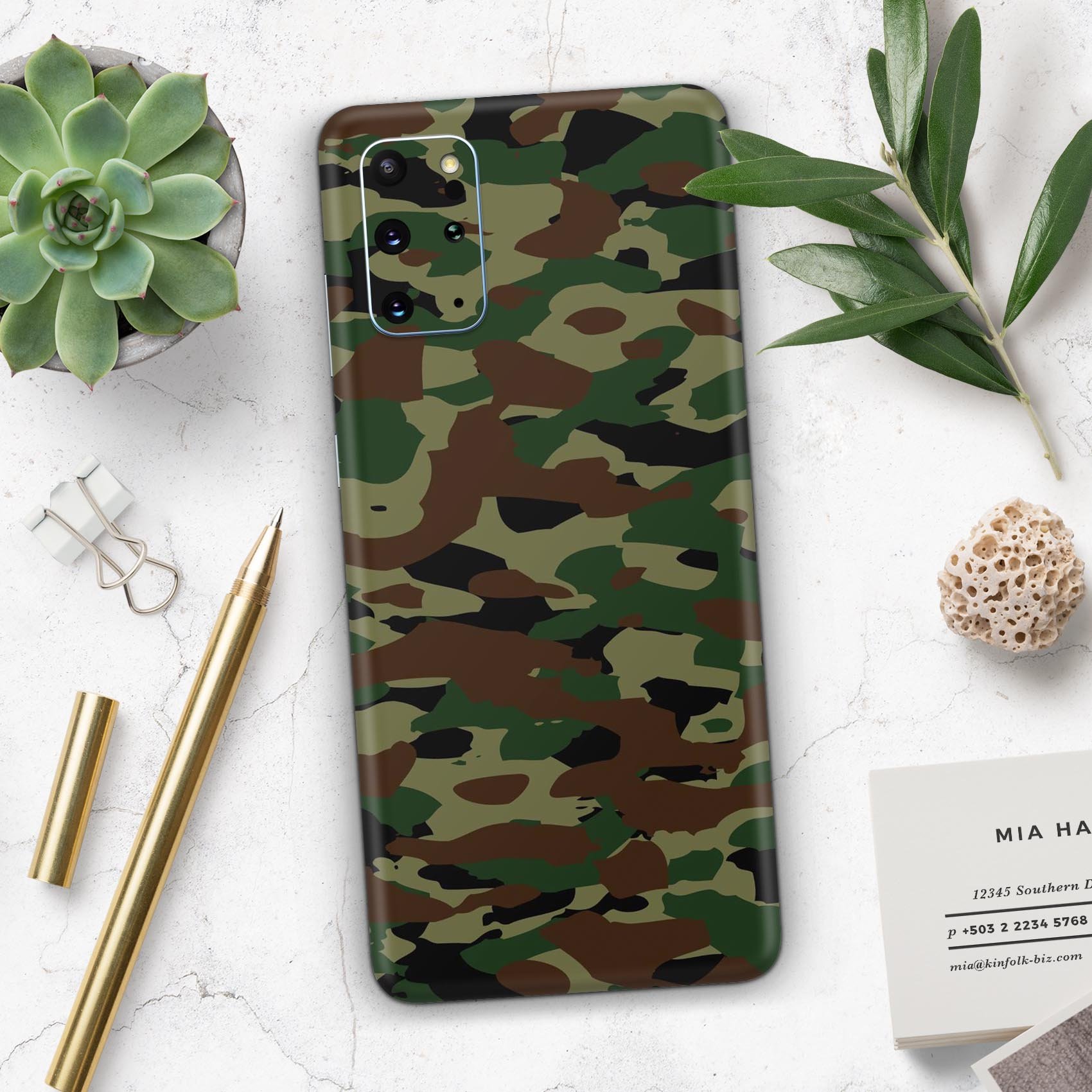 Traditional Camouflage Skin-Kit for Samsung Galaxy S20, showcasing a stylish design with a premium vinyl finish.